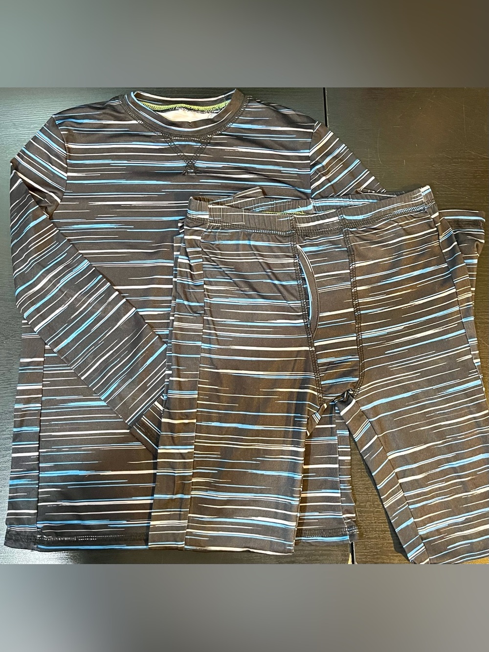 Kids Cuddl Duds Gray and Black Stretch Base Layer Thermal Set